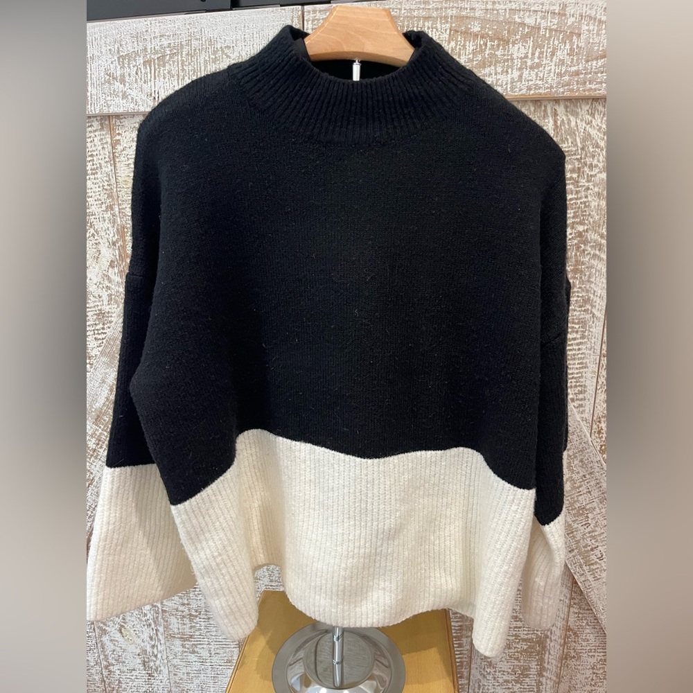 World Market Women's Black and White Color Block Sweater- One Size (m/l)